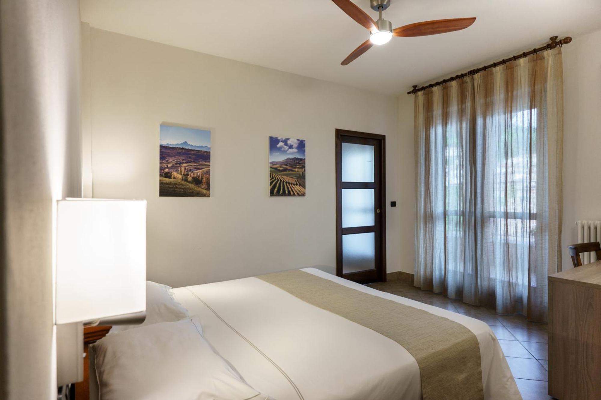 Hotel Il Grappolo D'Oro Monforte dʼAlba Екстериор снимка
