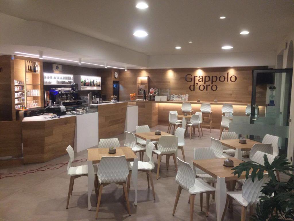 Hotel Il Grappolo D'Oro Monforte dʼAlba Екстериор снимка